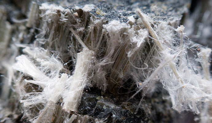 A detailed microscopic view of raw white chrysotile asbestos fibers